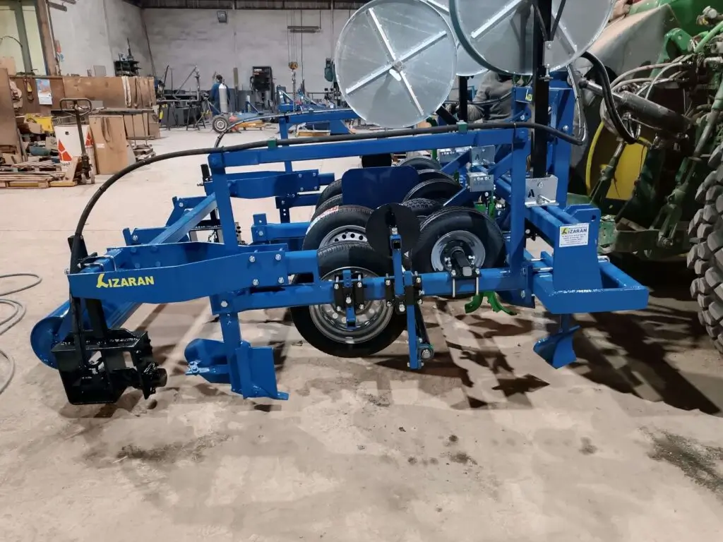 Maquinaria agrícola fabricada por Talleres Lizaran S. L. en su taller de Murcia